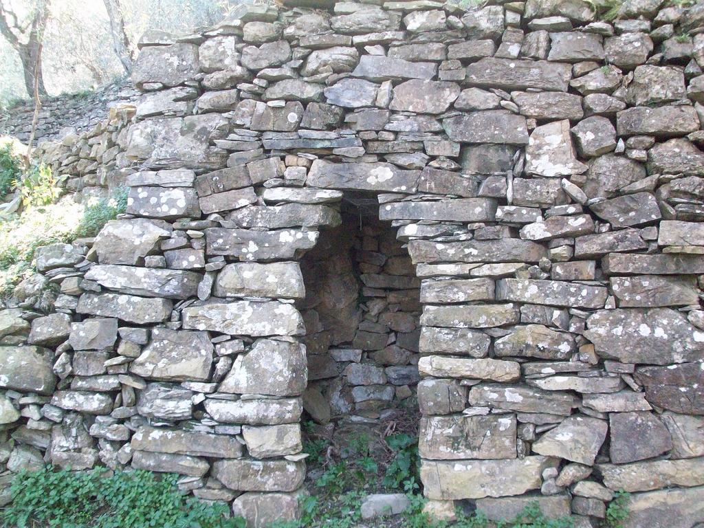 Piccolo Rifugio Nel Verde Chiusavecchia Exterior foto